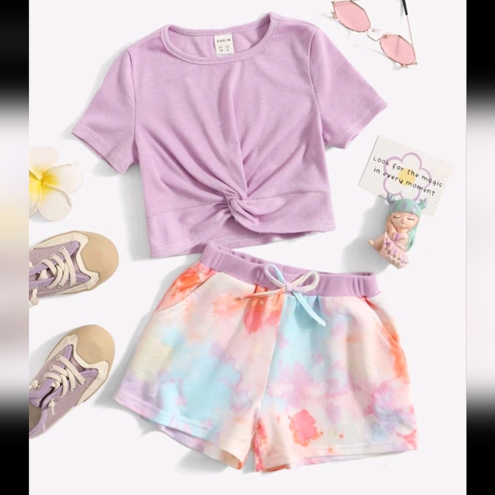 SHEIN Toddler Girls Twist Hem Tee & Tie Dye Shorts